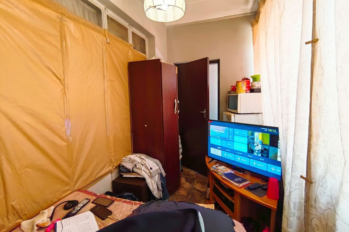 Apartment For Sale in Sunnyside - Photo 5