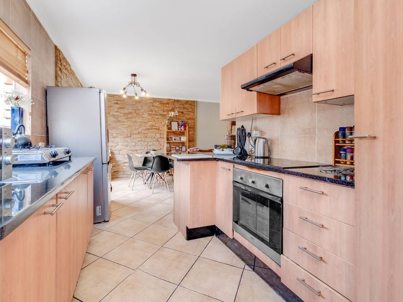 Townhouse For Sale in Wilgeheuwel - Photo 10