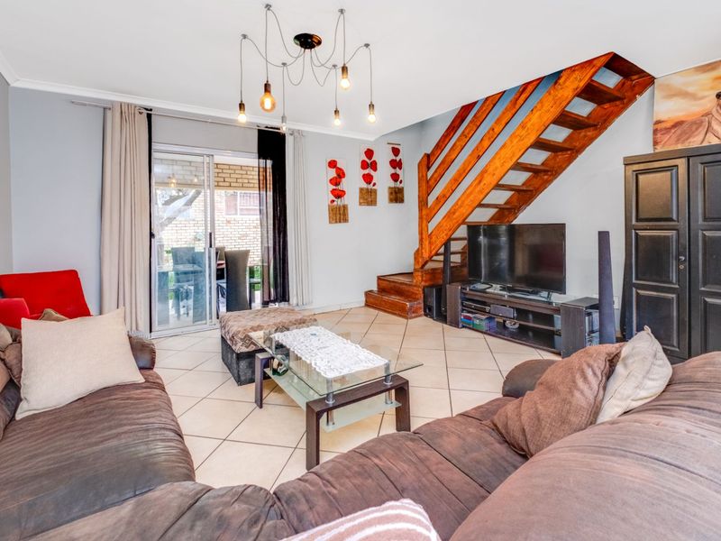 Townhouse For Sale in Wilgeheuwel - Photo 5