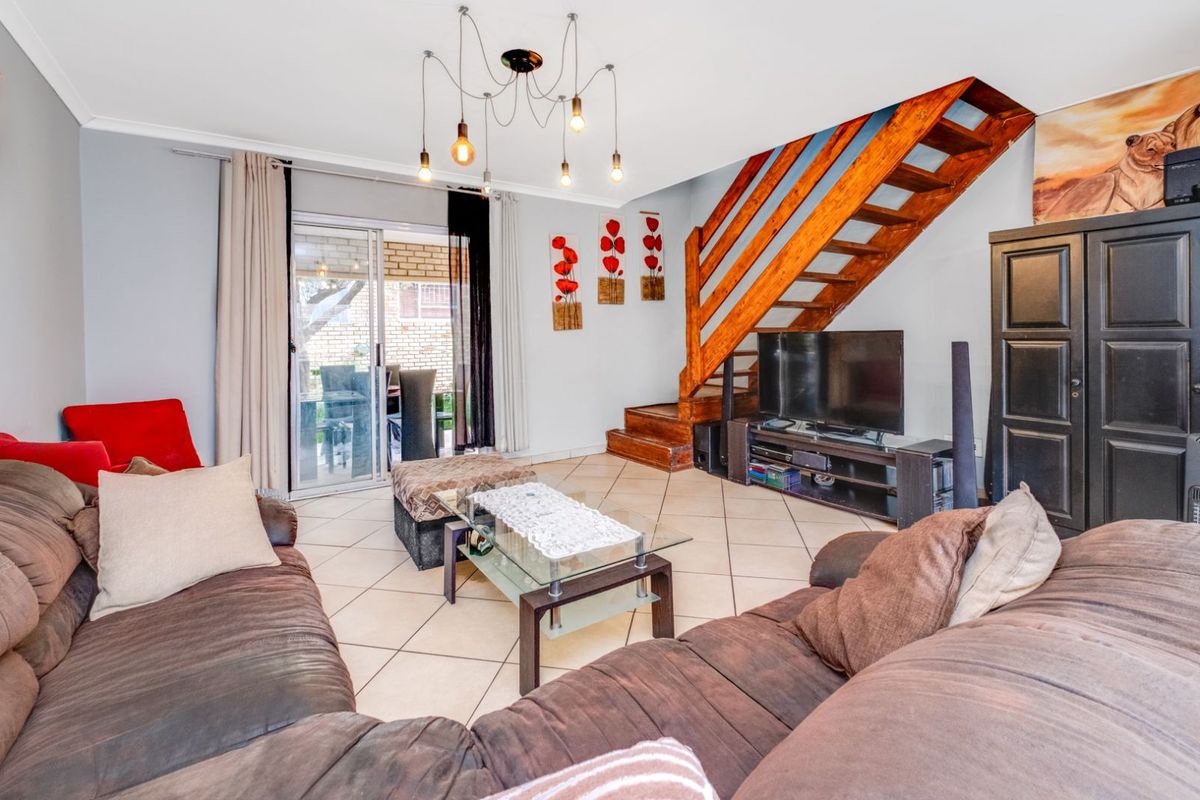 Townhouse For Sale in Wilgeheuwel - Photo 5