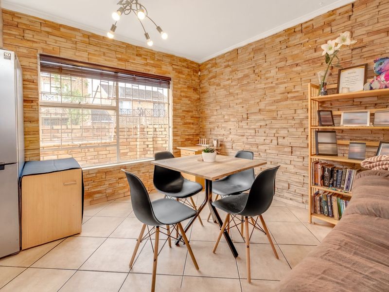 Townhouse For Sale in Wilgeheuwel - Photo 6