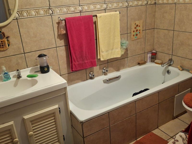 Townhouse For Sale in Pretoria North - Photo 9