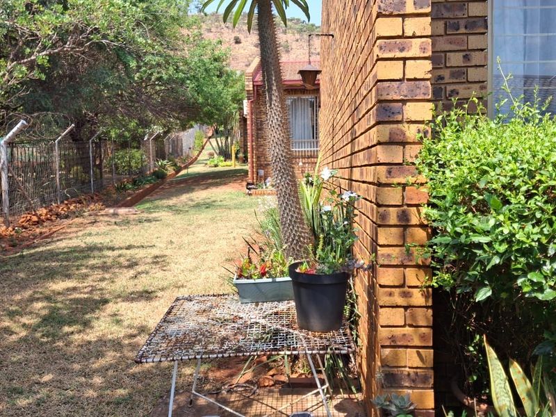Townhouse For Sale in Pretoria North - Photo 2