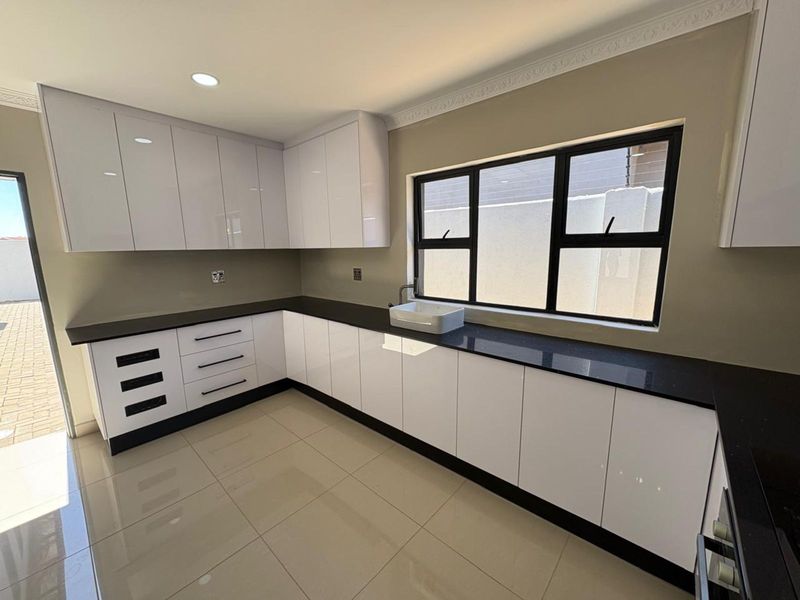 House For Sale in Minerva Gardens - Photo 8