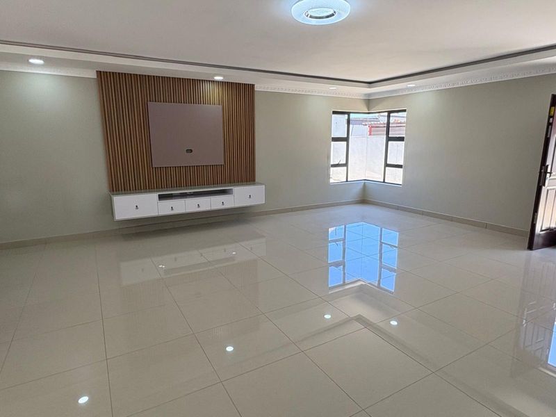 House For Sale in Minerva Gardens - Photo 6