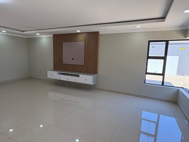 House For Sale in Minerva Gardens - Photo 5