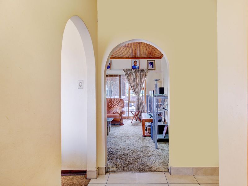 House For Sale in Fernglen - Photo 6