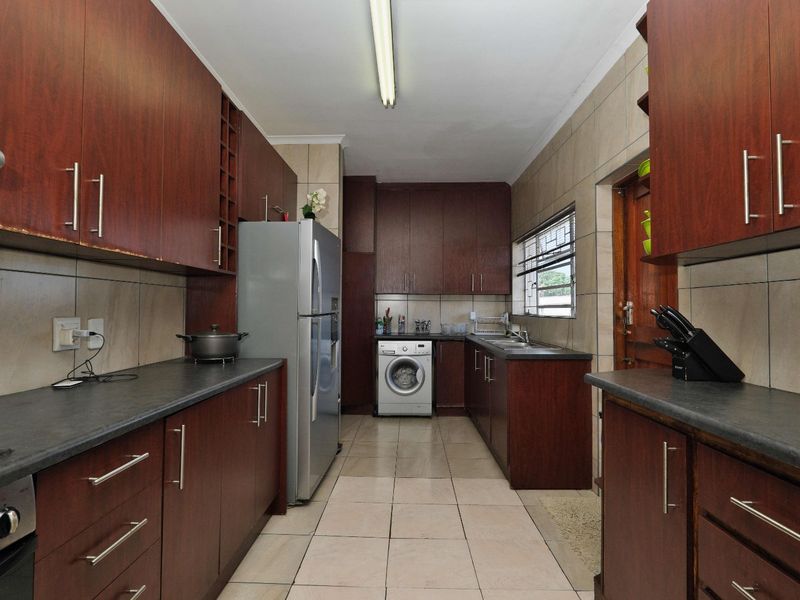 House For Sale in Fernglen - Photo 8