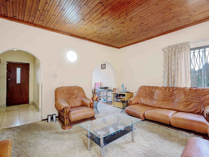 House For Sale in Fernglen - Photo 4