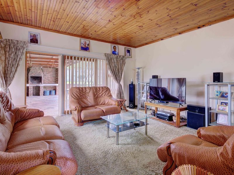 House For Sale in Fernglen - Photo 3