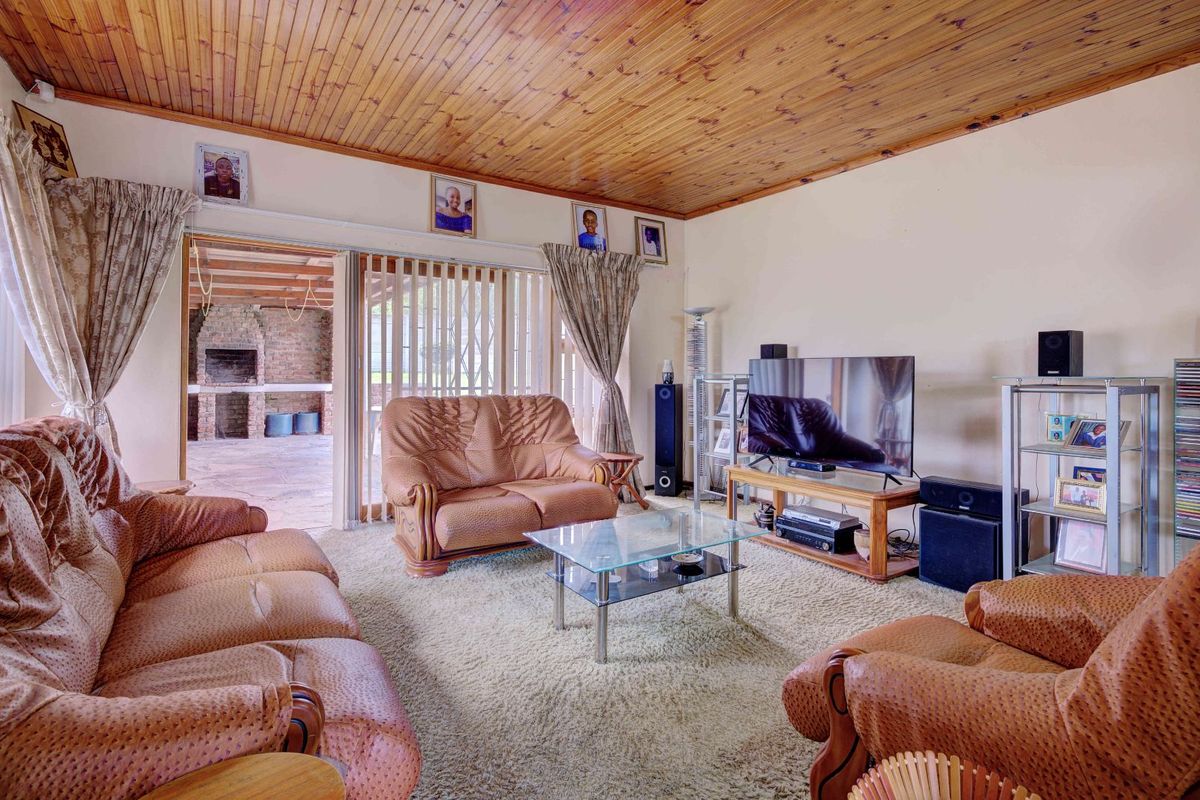 House For Sale in Fernglen - Photo 3