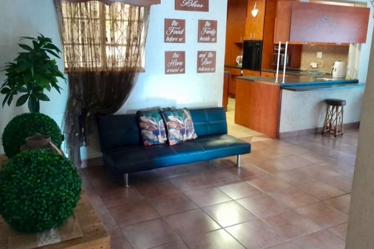 House For Sale in Pretoriusrus - Photo 2