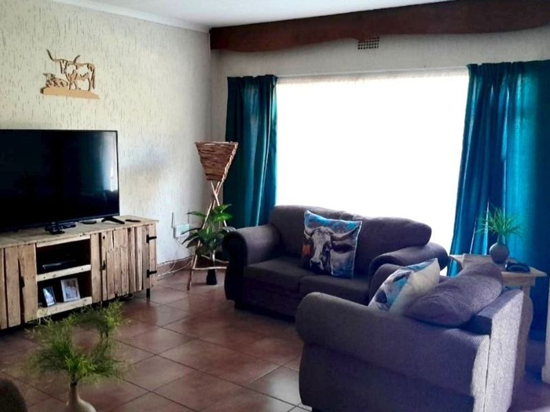 House For Sale in Pretoriusrus - Photo 3