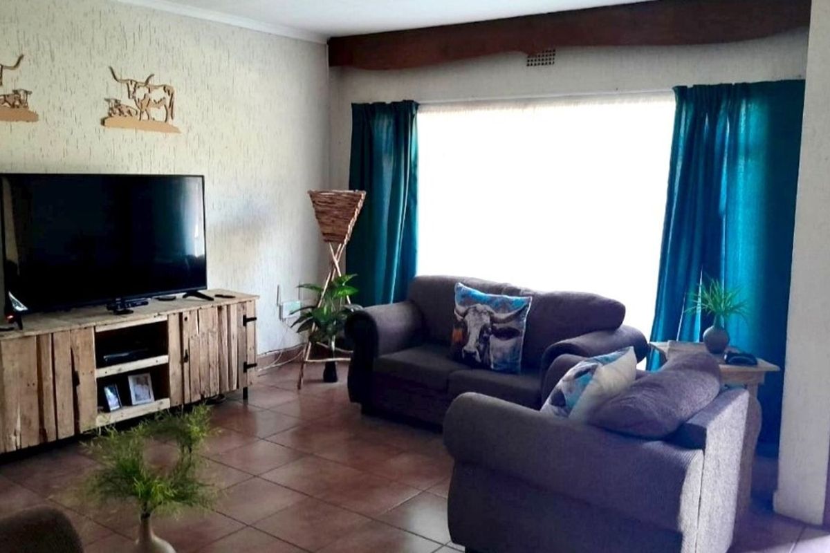 House For Sale in Pretoriusrus - Photo 3