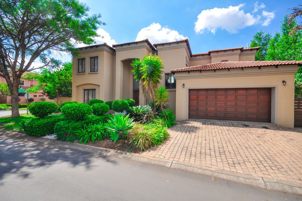 House For Sale in Bronberg - Photo 2