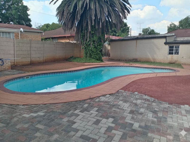 House For Sale in Florida - Photo 2