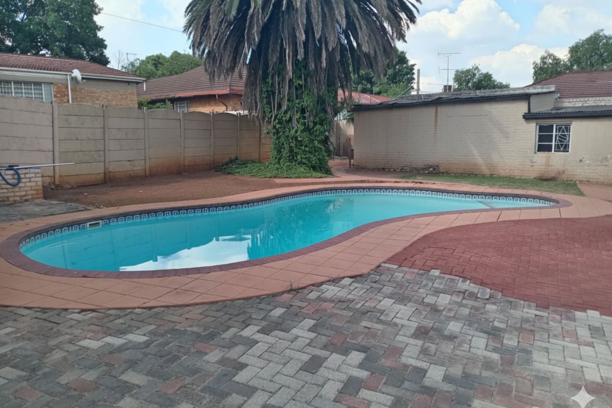 House For Sale in Florida - Photo 2