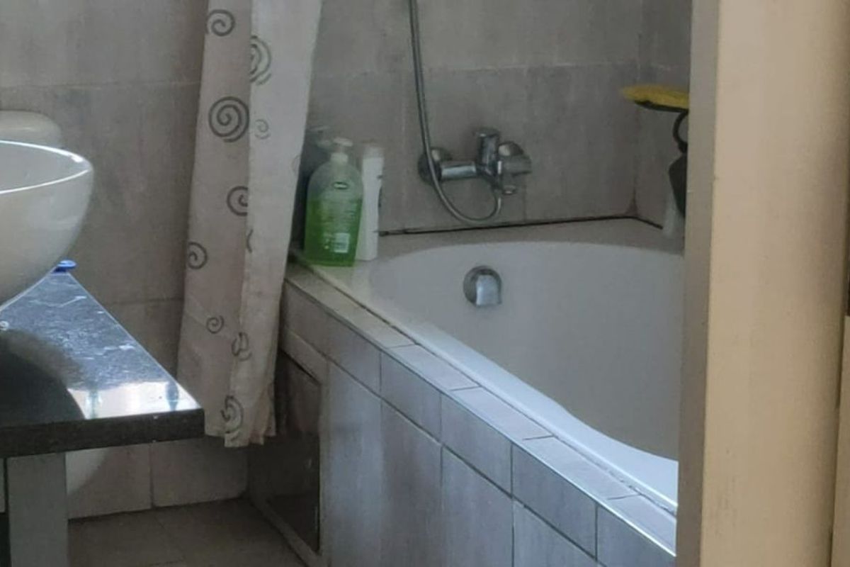 House For Sale in Johannesburg North - Photo 5