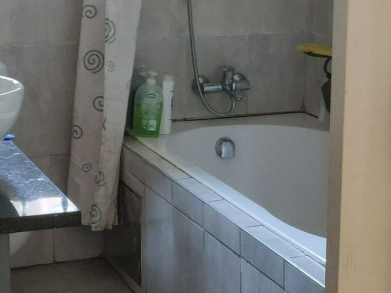 House For Sale in Johannesburg North - Photo 5