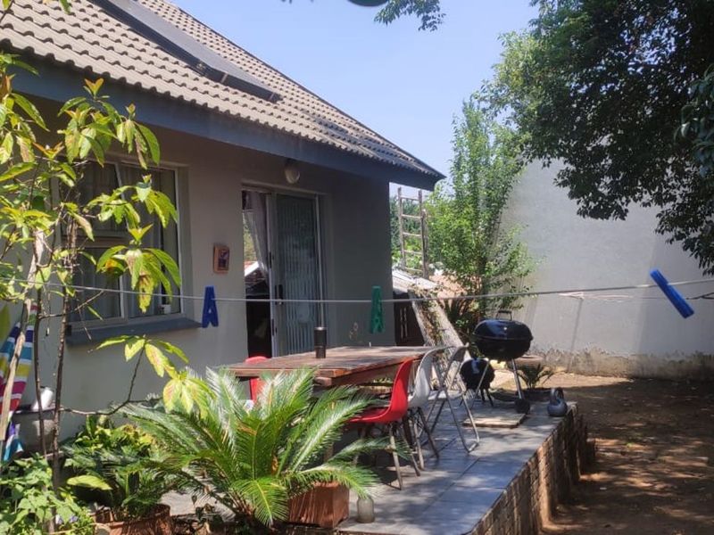 House For Sale in Johannesburg North - Photo 8