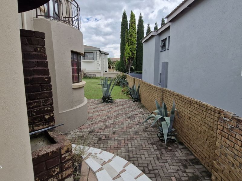 House For Sale in Bankenveld - Photo 9