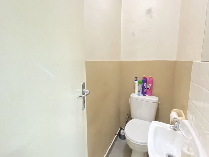 Townhouse For Sale in Bluff - Photo 7