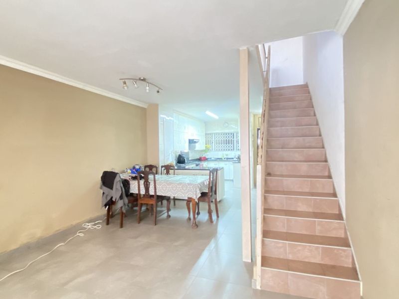 Townhouse For Sale in Bluff - Photo 8