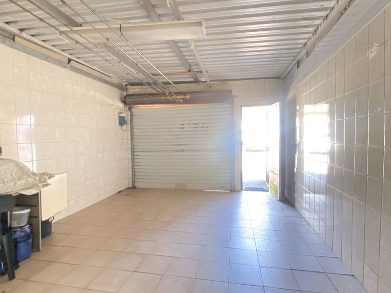 Townhouse For Sale in Bluff - Photo 4