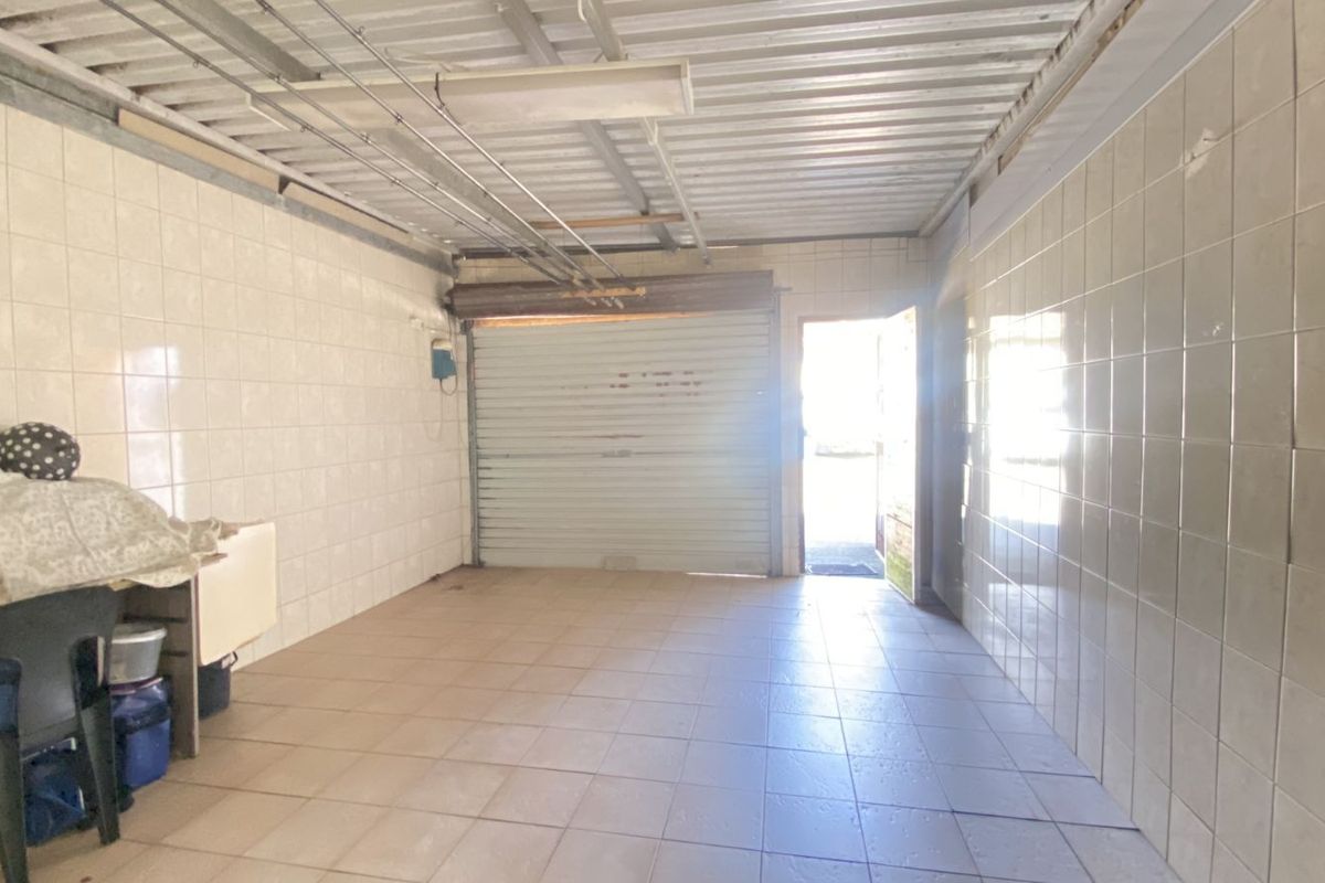 Townhouse For Sale in Bluff - Photo 4