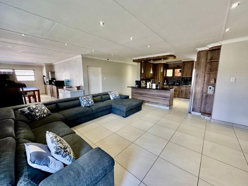 House For Sale in Secunda Central - Photo 4