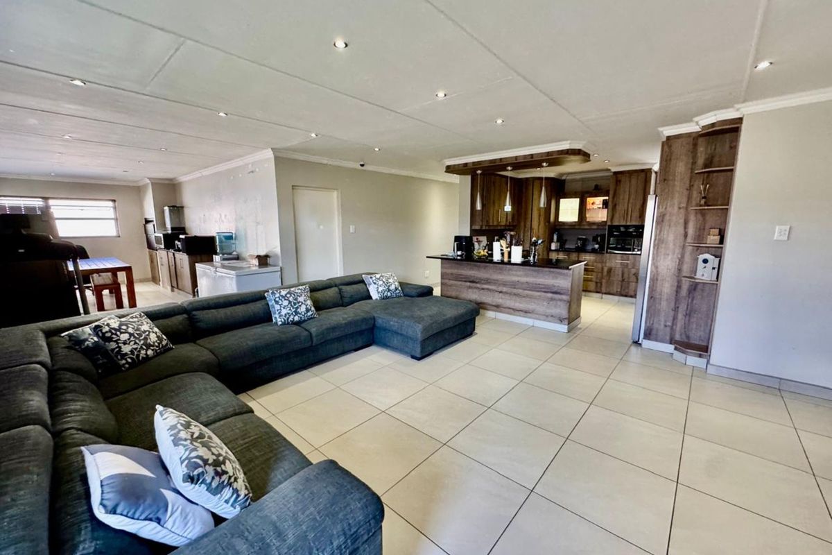 House For Sale in Secunda Central - Photo 4