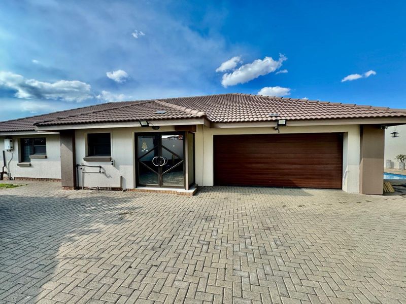 House For Sale in Secunda Central - Photo 2