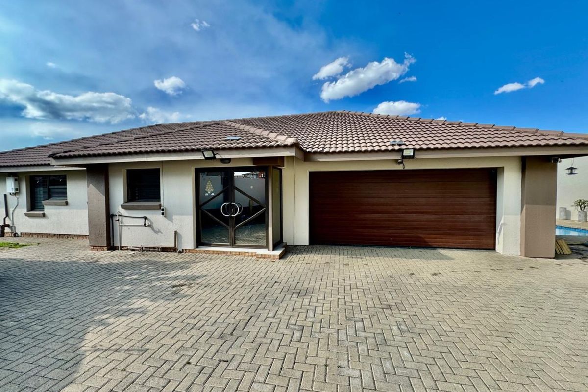 House For Sale in Secunda Central - Photo 2