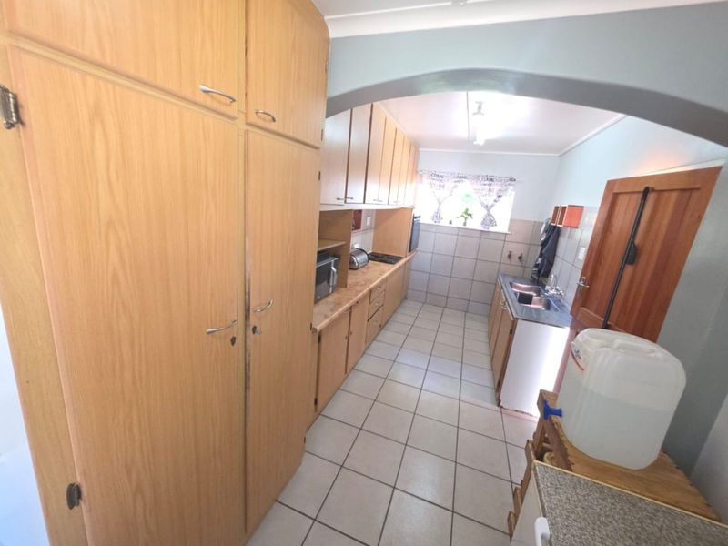 House For Sale in South Ridge - Photo 9