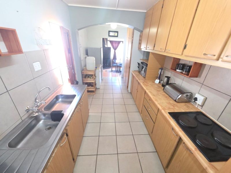 House For Sale in South Ridge - Photo 8