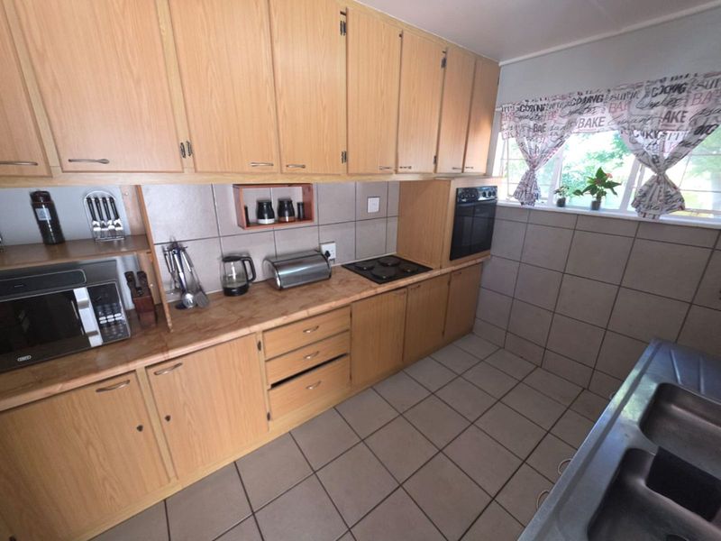 House For Sale in South Ridge - Photo 7