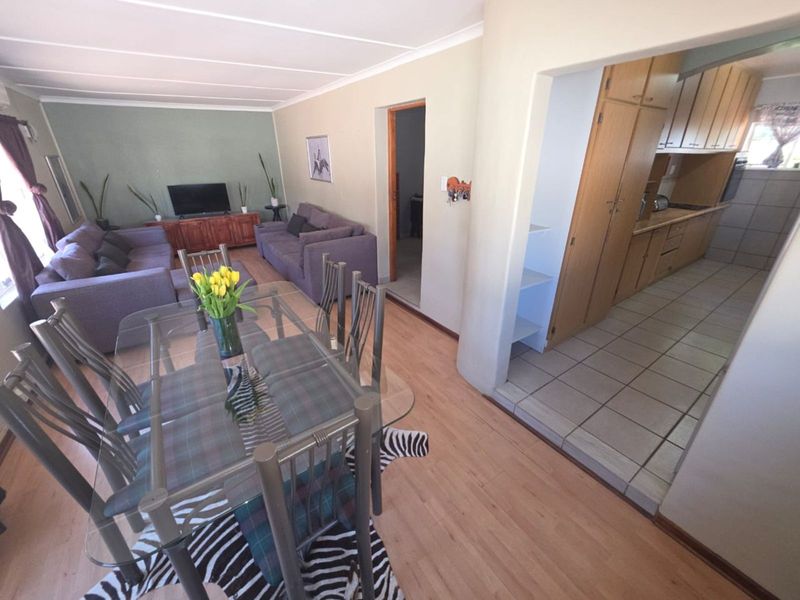 House For Sale in South Ridge - Photo 5