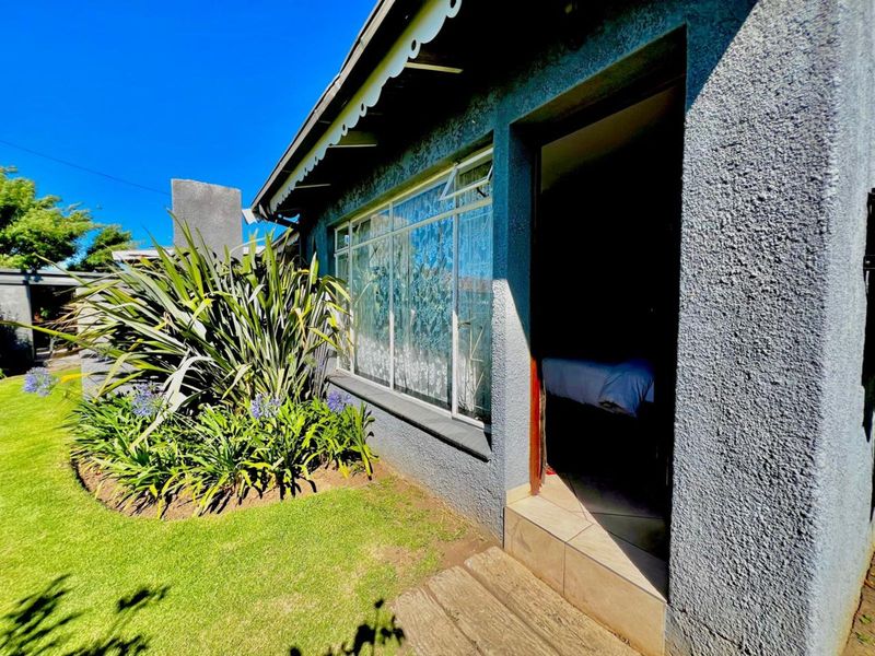 Guest House For Sale in Ermelo Central - Photo 4