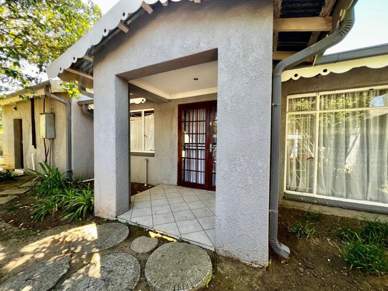 Guest House For Sale in Ermelo Central - Photo 7