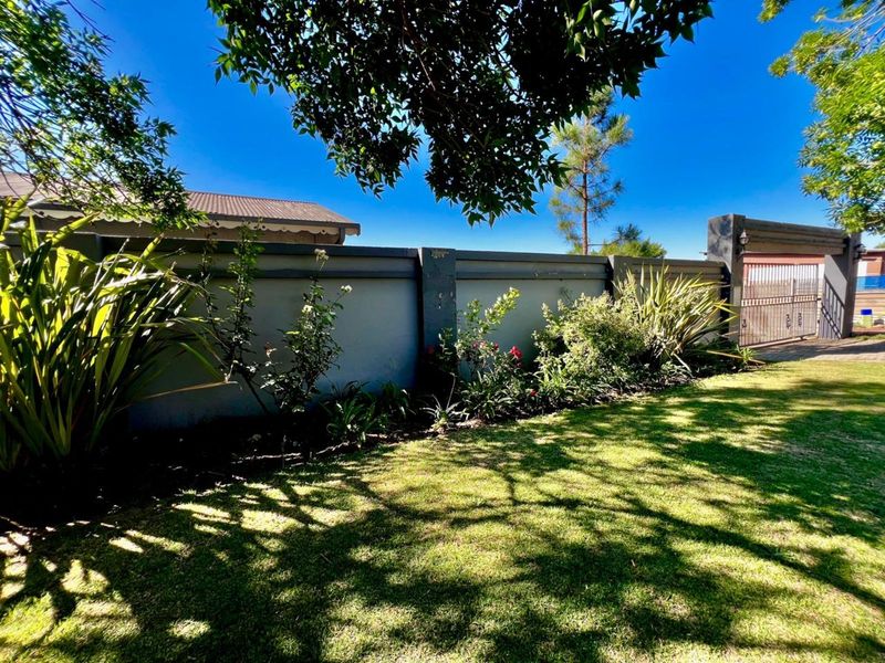 Guest House For Sale in Ermelo Central - Photo 3