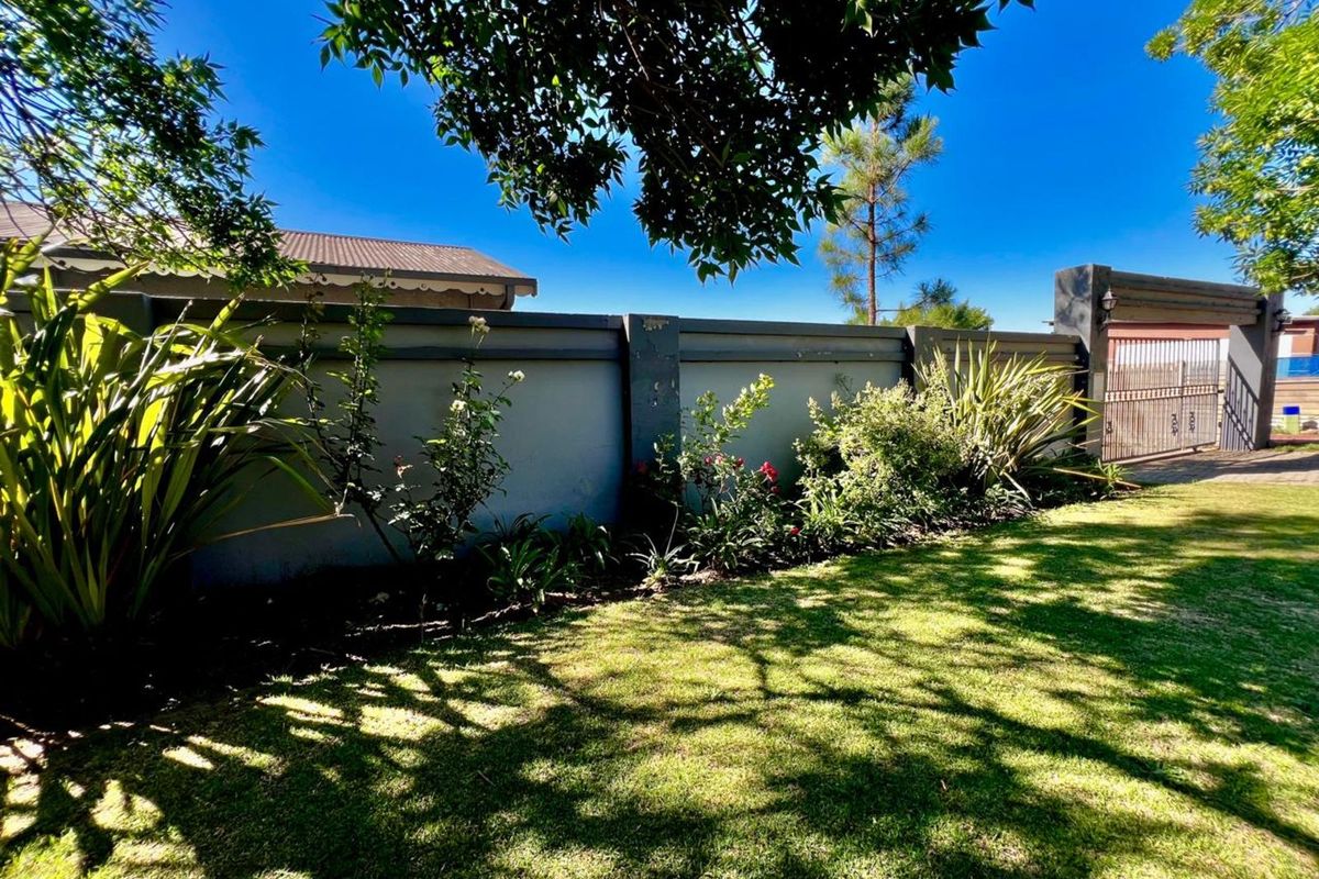 Guest House For Sale in Ermelo Central - Photo 3