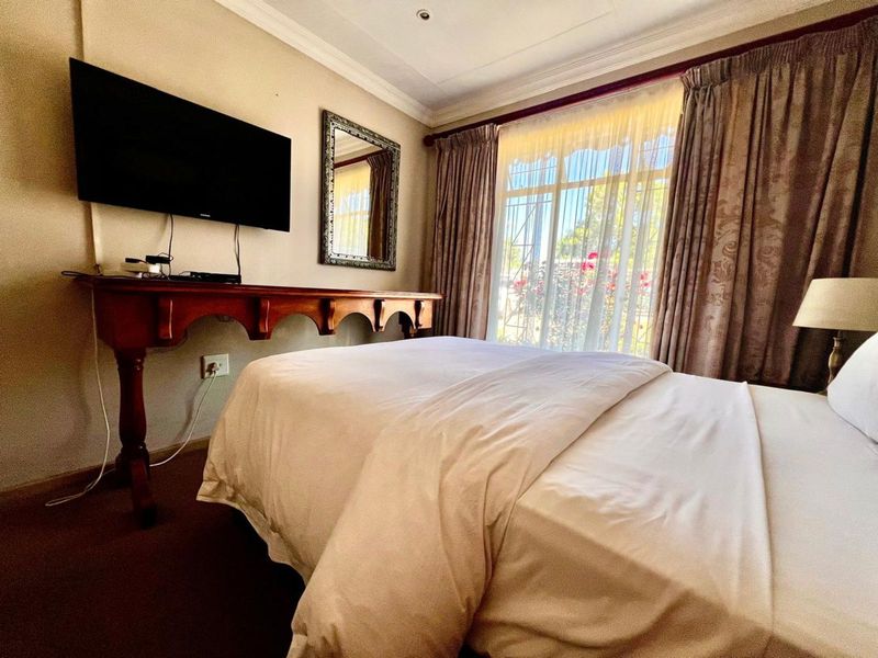 Guest House For Sale in Ermelo Central - Photo 10