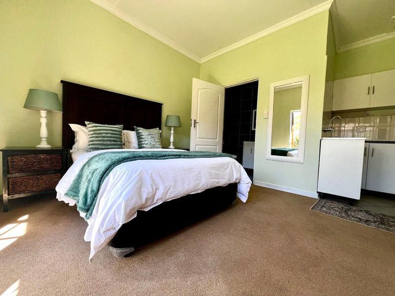 Guest House For Sale in Ermelo Central - Photo 8