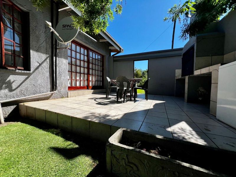 Guest House For Sale in Ermelo Central - Photo 6