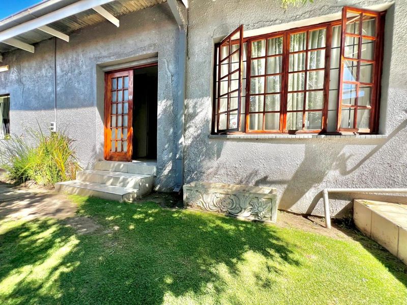 Guest House For Sale in Ermelo Central - Photo 5