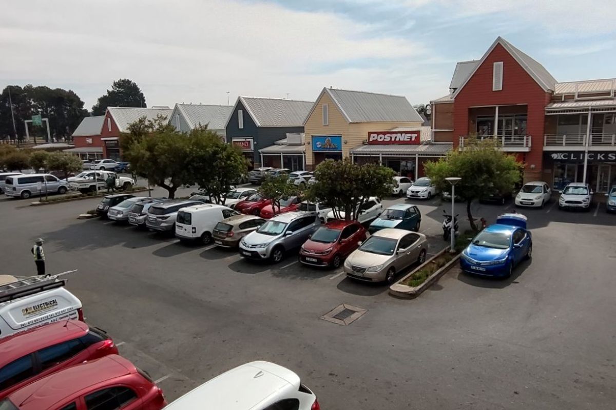 Retail To Rent in Equestria - Photo 3