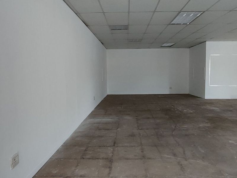 Retail To Rent in Equestria - Photo 4