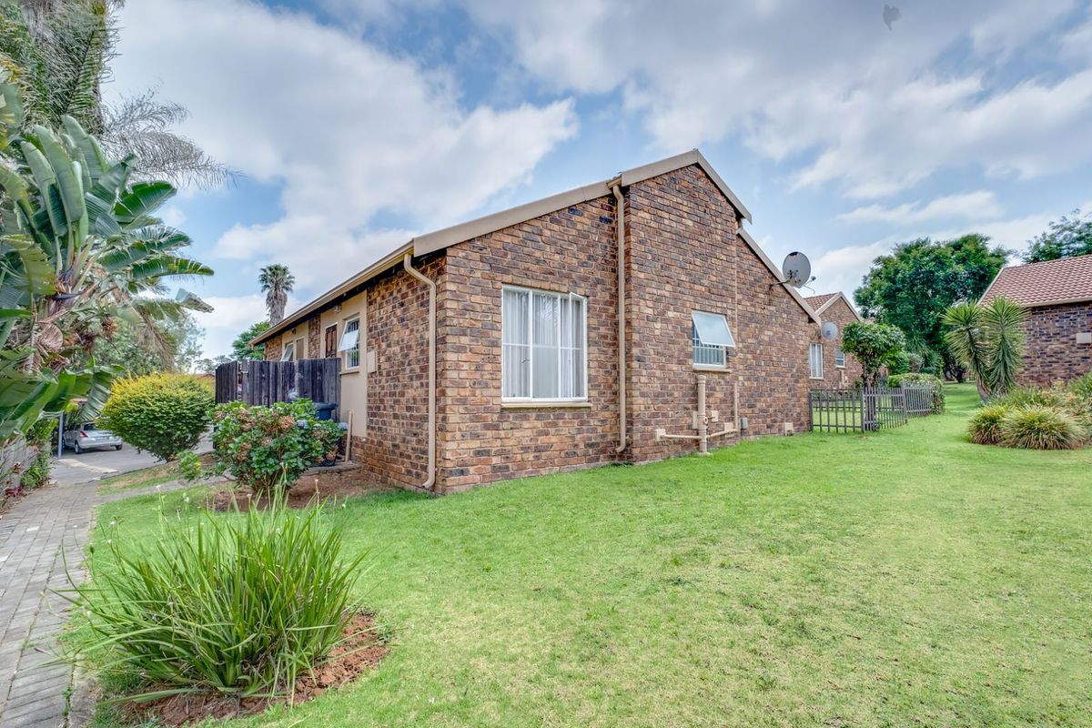 Townhouse For Sale in Allen's Nek - Photo 5