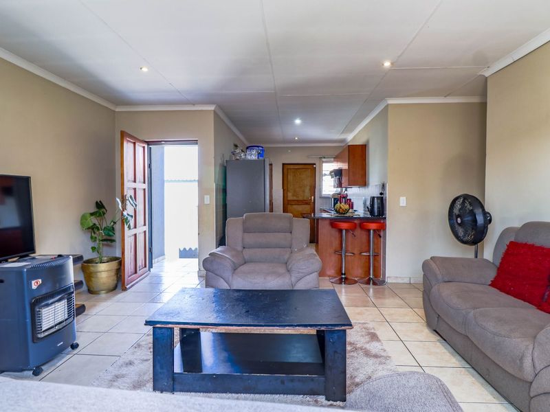 Townhouse For Sale in The Reeds - Photo 3