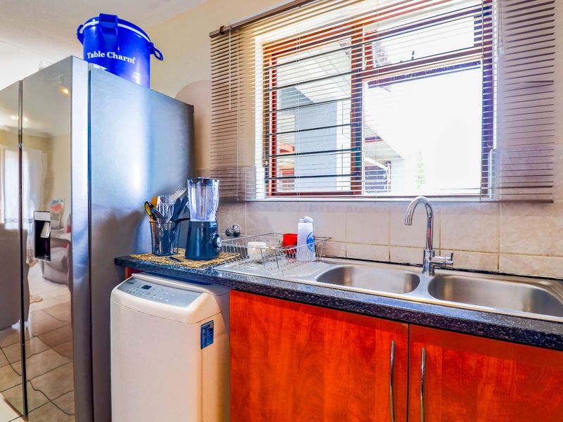 Townhouse For Sale in The Reeds - Photo 6